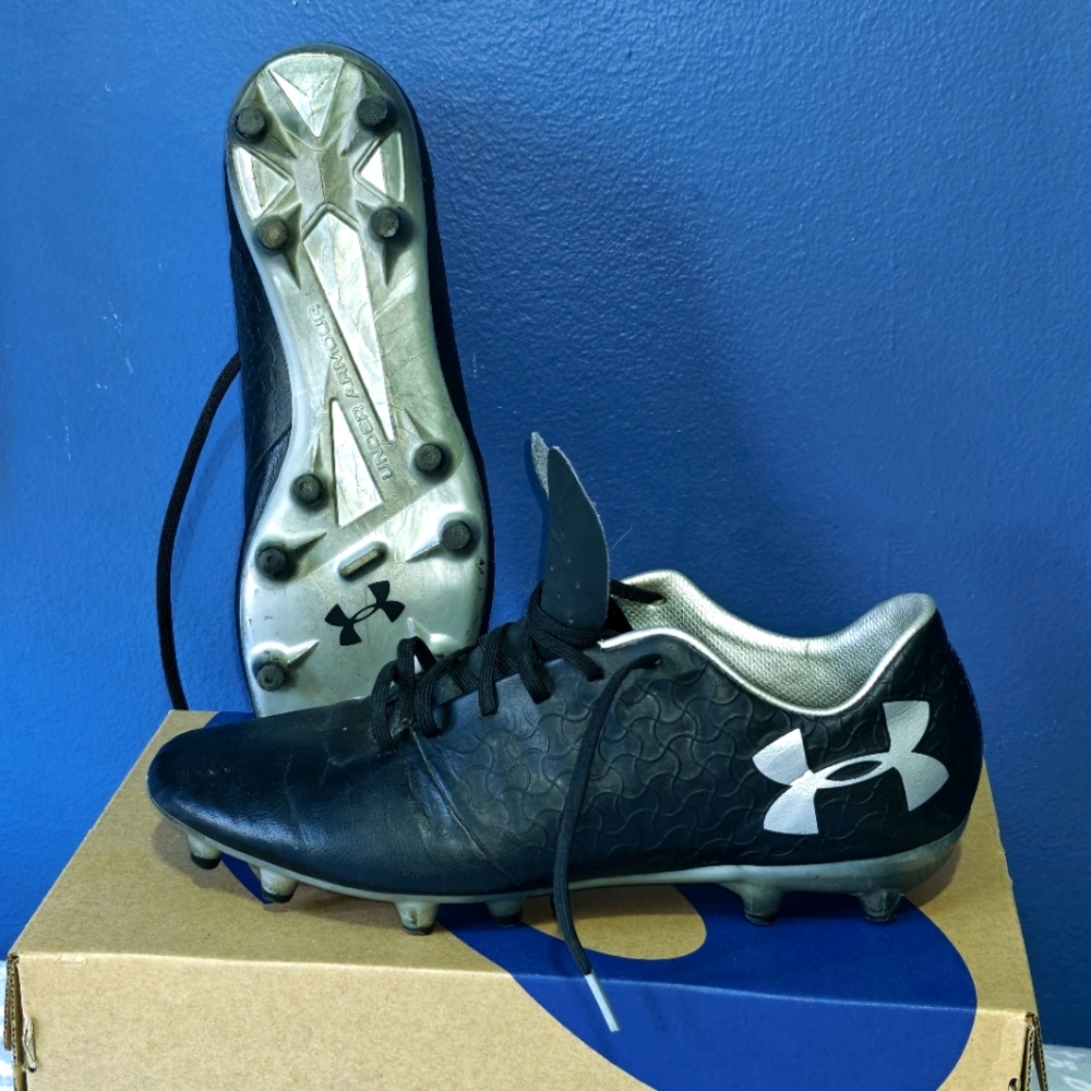 UA soccer cleats size 9